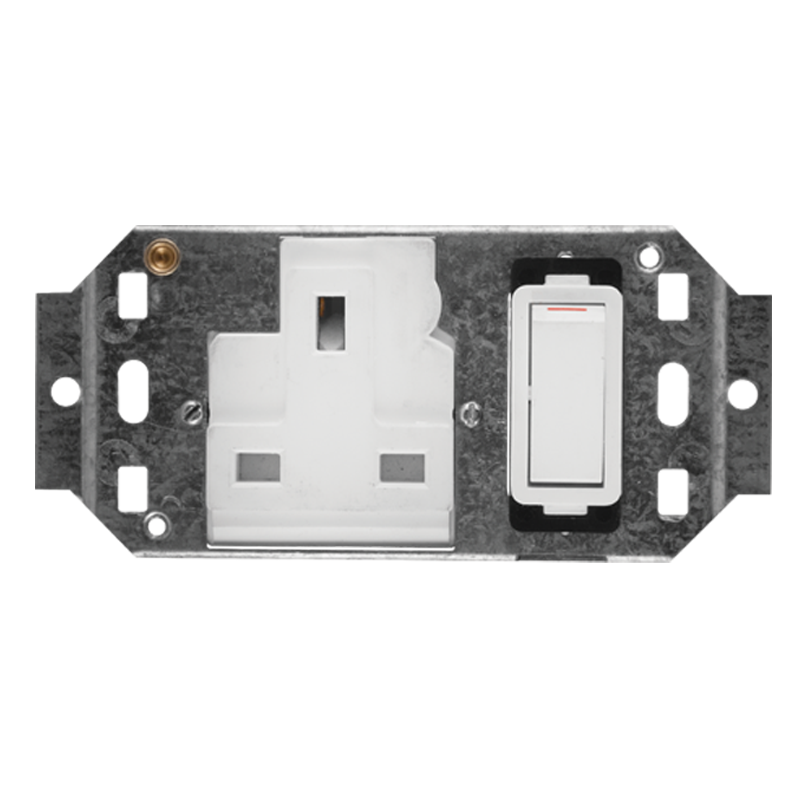Crabtree Classic Single BS (13A) Switched Socket on 4×2 Yoke - White