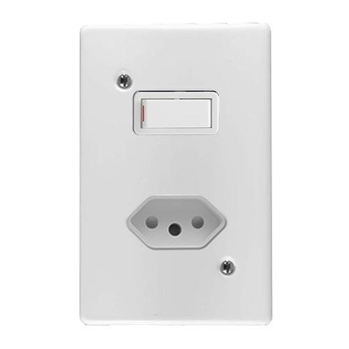Crabtree Classic Single Switched Slimline Socket