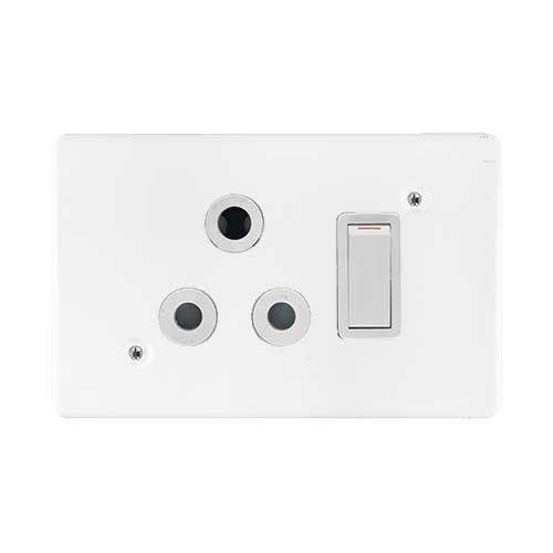 Crabtree Classic Single Switched Horizontal Socket