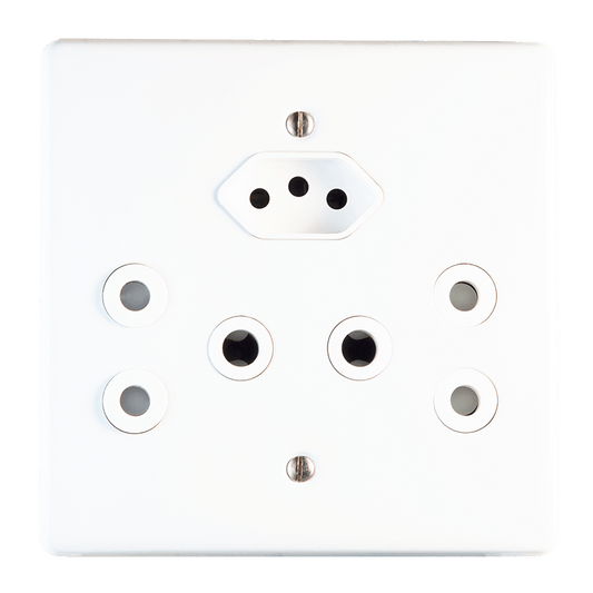 Crabtree Classic Cyclops Combo Socket 16A with Coverplate for Enhanced Design and Reliability