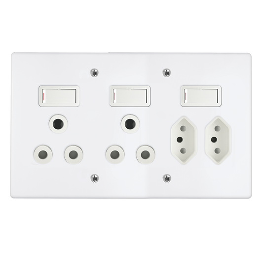 Crabtree Classic Quattro Socket (2×164-1 + 2×164-2) Switched on Yoke with Coverplate and Box