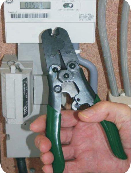 Meter Sealing Tool