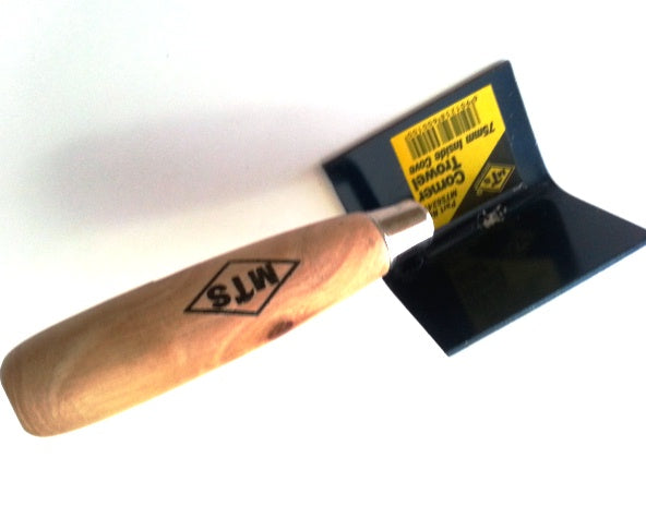 Trowel Mts Corner I/C Wooden Handle 75Mm 60010