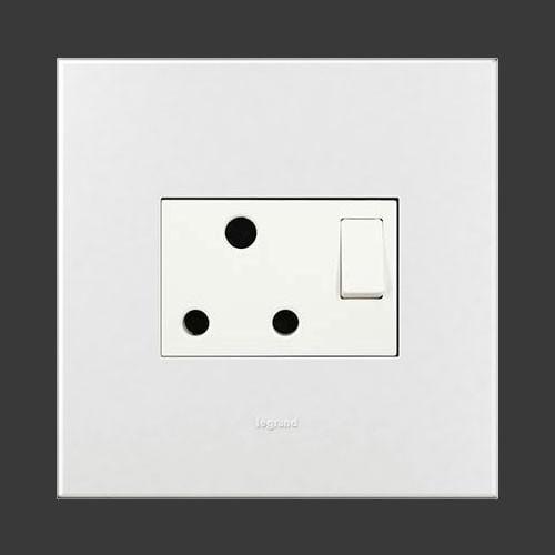 Legrand Arteor Single Switched Socket 4 X 4 - White